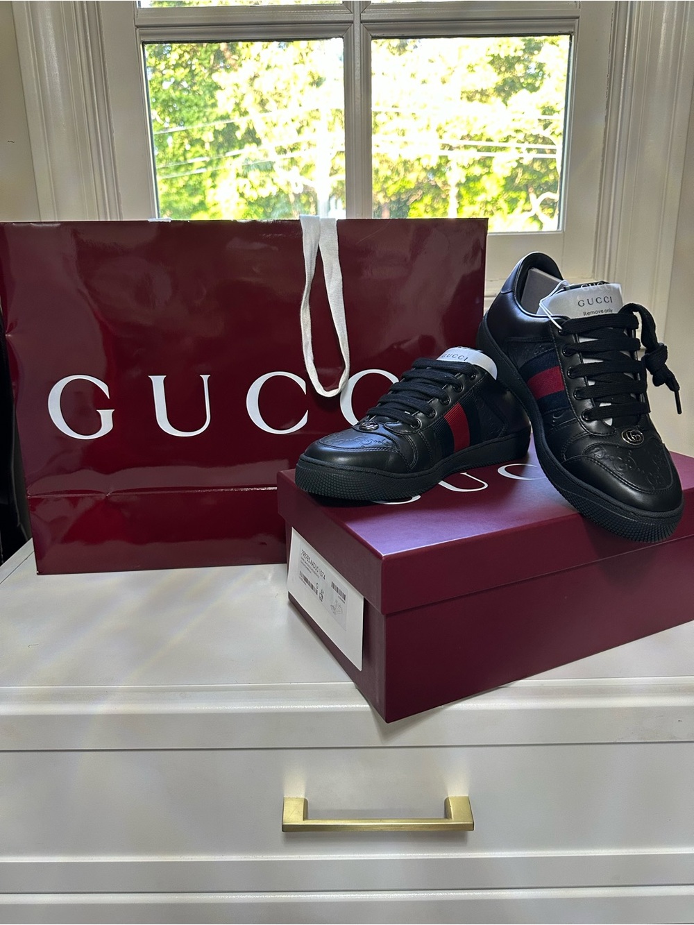 Gucci Black Leather Low-Top Sneakers with Red and Green Web